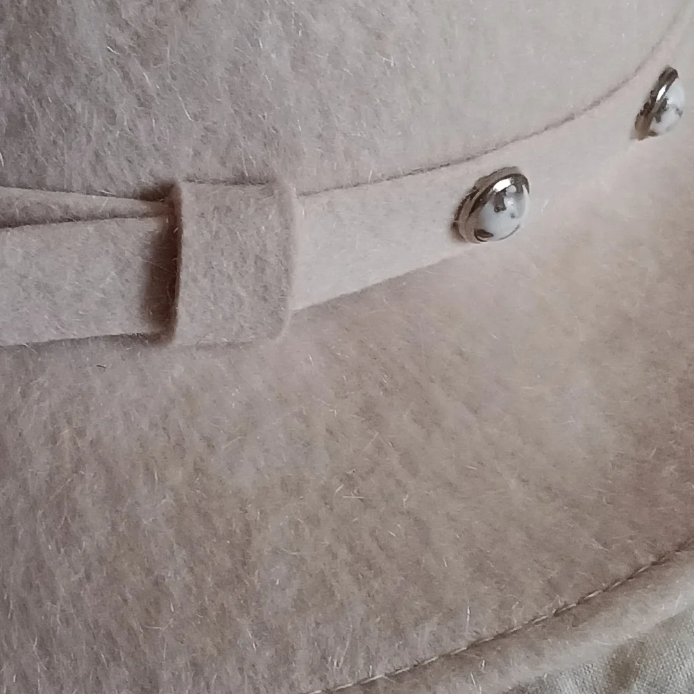 LOVELY VTG MCM IVORY WOOL CLOCHE HAT WITH EMBELLISHMENTS! - Picture 10 of 12